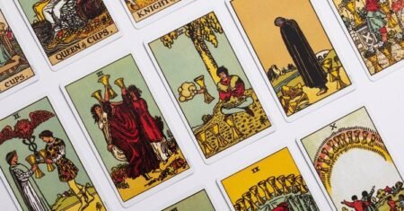 O Poder dos Símbolos nas Cartas de Tarot: Decifrando Mensagens Ocultas e Significados Profundos