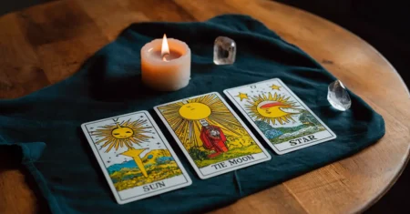 Tarot Diário: Como as Cartas Podem Guiar Seu Dia